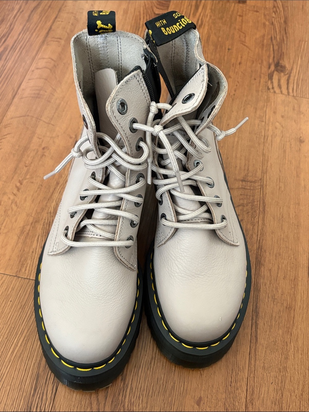 Jadon lllDr. Martens cream/ beige Leather Lace-Up Boots with Yellow Stitching